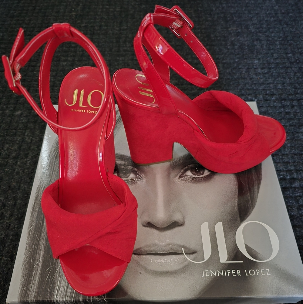 ❣️JENNIFER LOPEZ RED VELVET GLOW PEEP TOE CHUNKY WEDGE HEEL, SIZE 6 (in box)